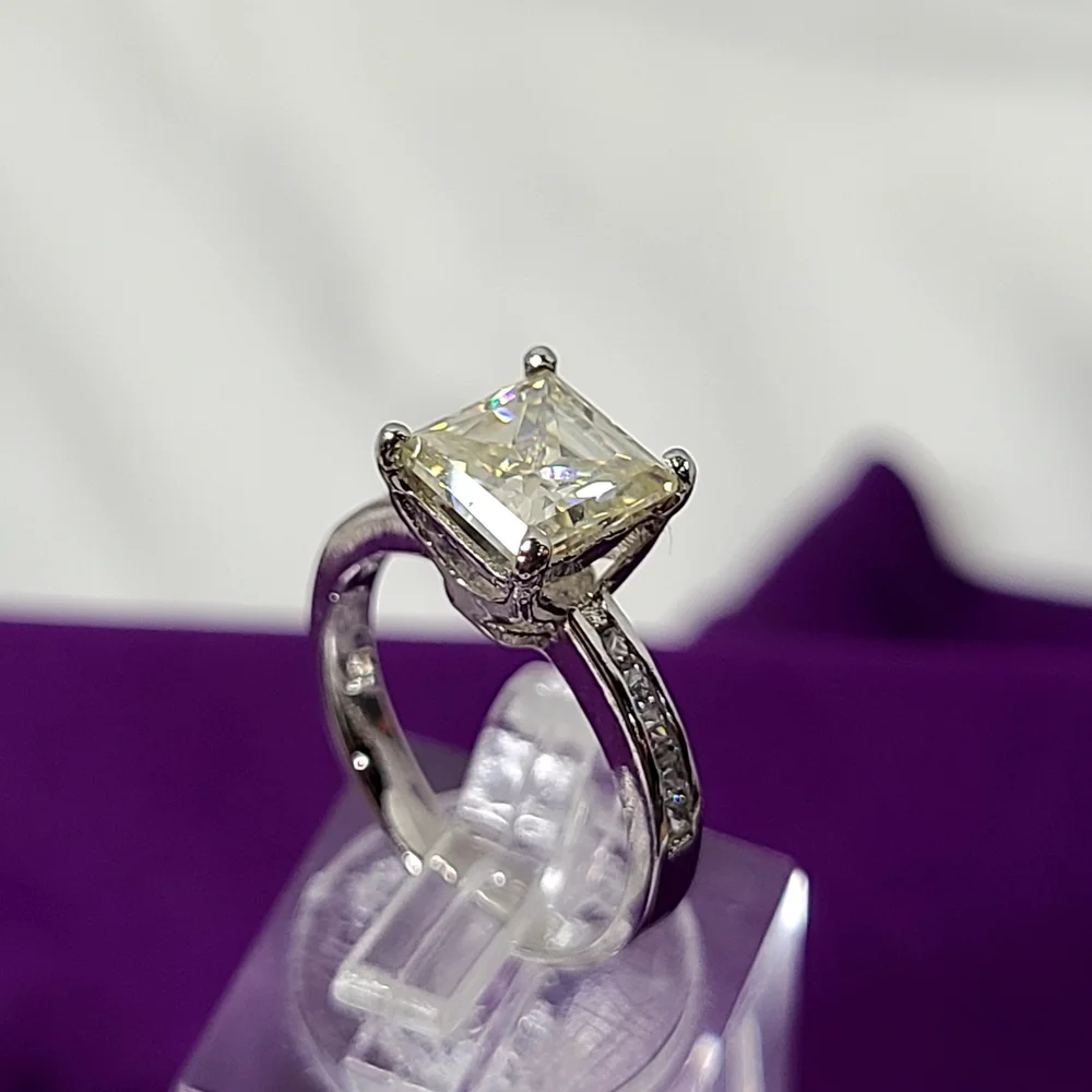 Moissanite gorgeous 65